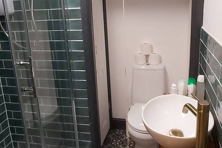 Apartamento entero, Apartamento-Apartamento-Baño en la habitacion-Sin vista in Cheltenham, Gloucestershire