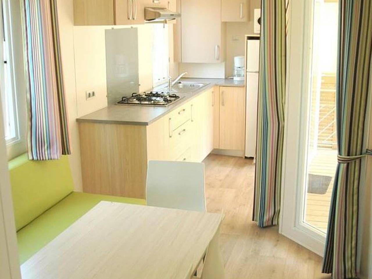 Mobil home spacieux avec terrasse à Luynes pour 7 personnes in Luynes, Région de Tours