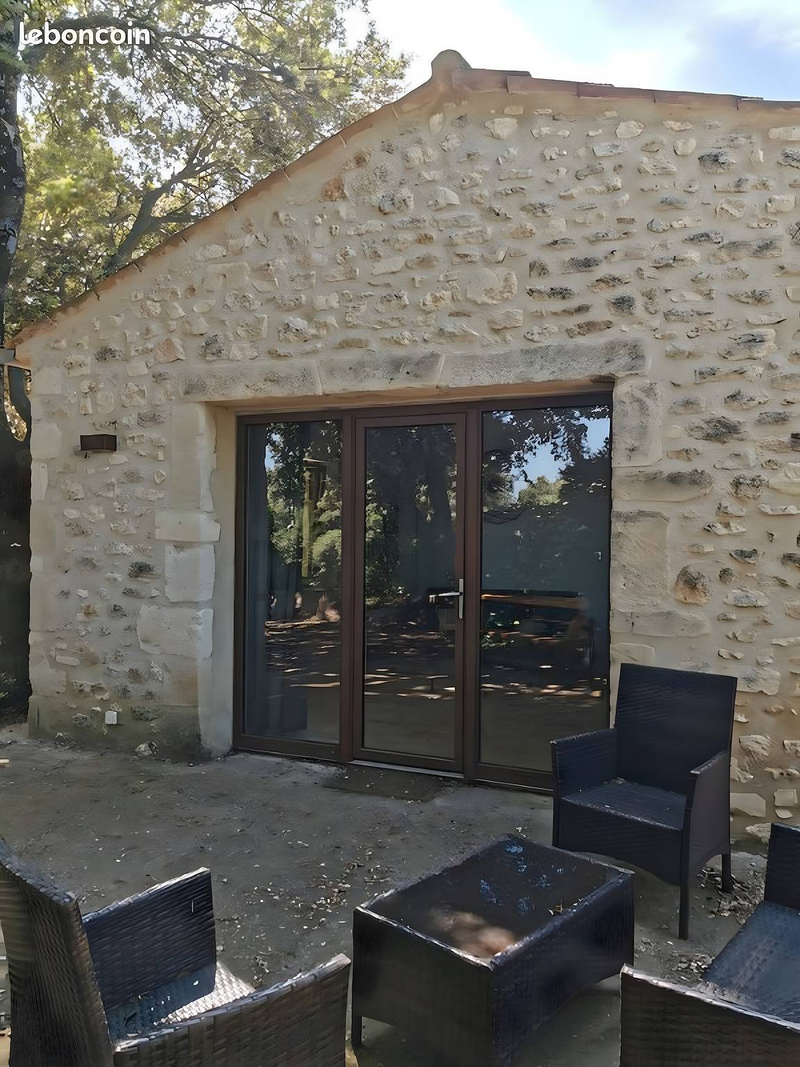 Gîte 'Gite De La Colline - 3 Pers' met gedeeld zwembad, Wi-Fi en airconditioning in Solérieux, Nyons en omgeving