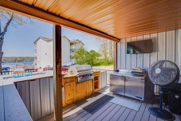 Vacation House for 20 Guests in Lake of the Ozarks, Ozark Mountains, Picture 3