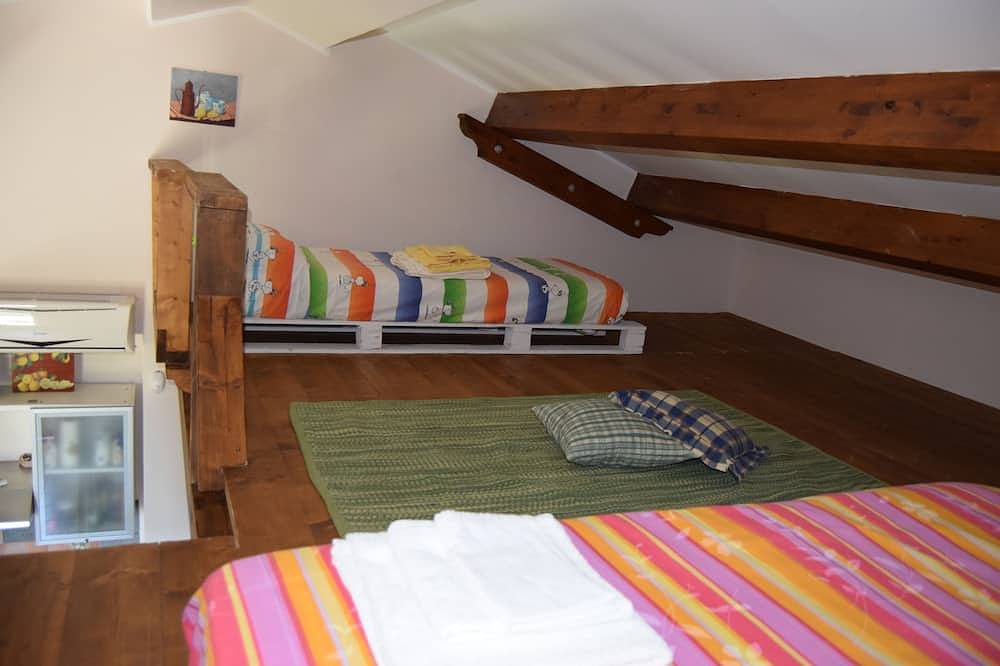 Two-room house with pool, garden, barbecue, relaxation on the slopes of Etna in Santa Venerina, Mount Etna