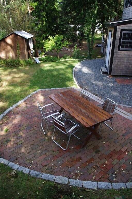 Vacation rental for 8 people, with terrace and yard in New England