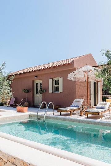 Villa pour 2 personnes, avec piscine et jardin ainsi que vue et terrasse à Ithaque