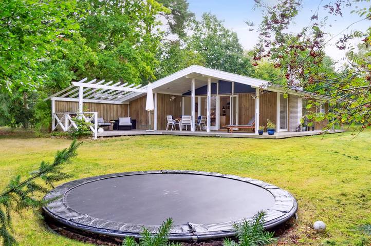 Ferieudlejning for 6 personer, med have og terrasse i Vig