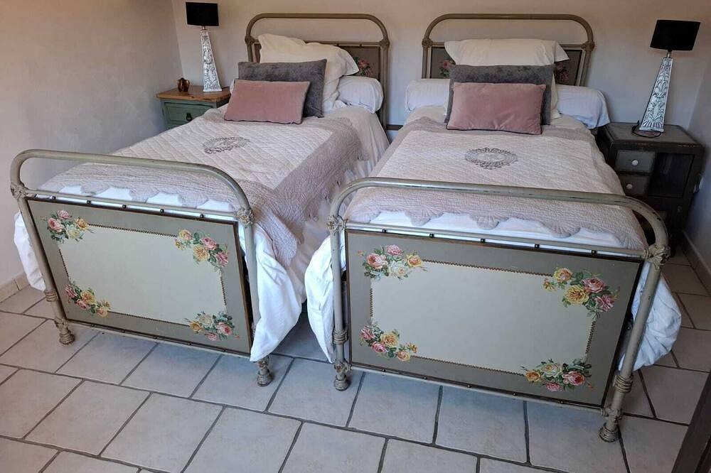 Renovated Farm House Bed  breakfast close to Macon in Grièges, Bourg-en-Bresse region