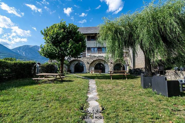 Location de vacances pour 21 personnes, avec Balcon ainsi que Jardin et Sauna à Saint-André-d'Embrun