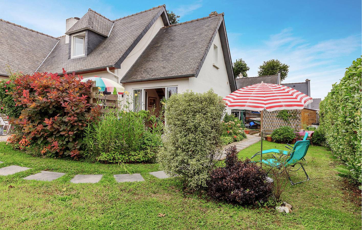 Appartement confortable au bord de la mer avec Wifi, parking, jardin et terrasse in Le Minihic-sur-Rance, Région de Saint-Malo