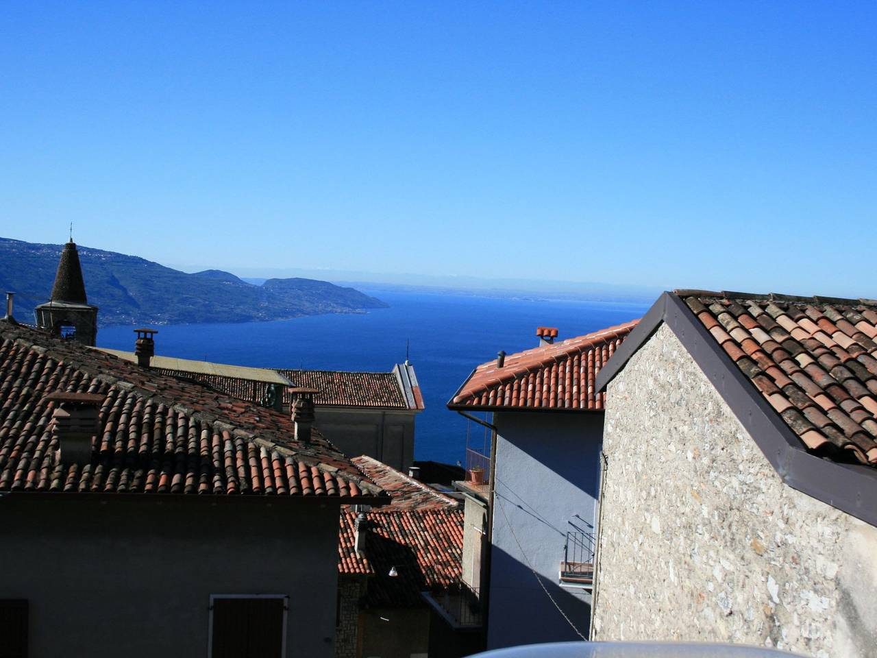 Ganze Wohnung, Wohnung 'Giobattista' mit Blick aufs Wasser in Gardola, Tignale