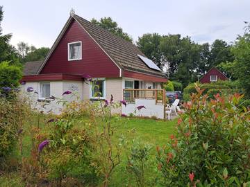 Bungalow für 4 Personen, mit Garten und Terrasse in Friesland