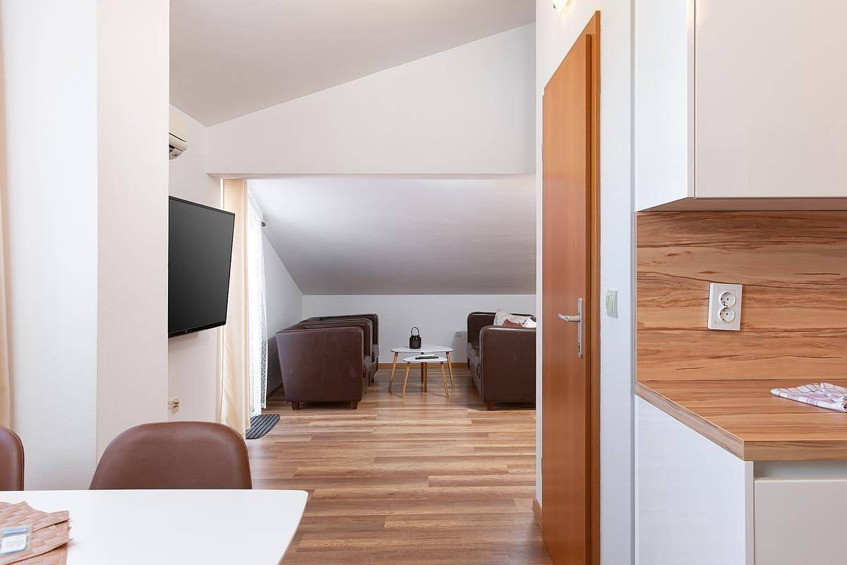 Ganze Ferienwohnung, Wunderschönes Appartement in Medulin mit Grill, Terrasse und Garten in Medulin Stadt, Medulin