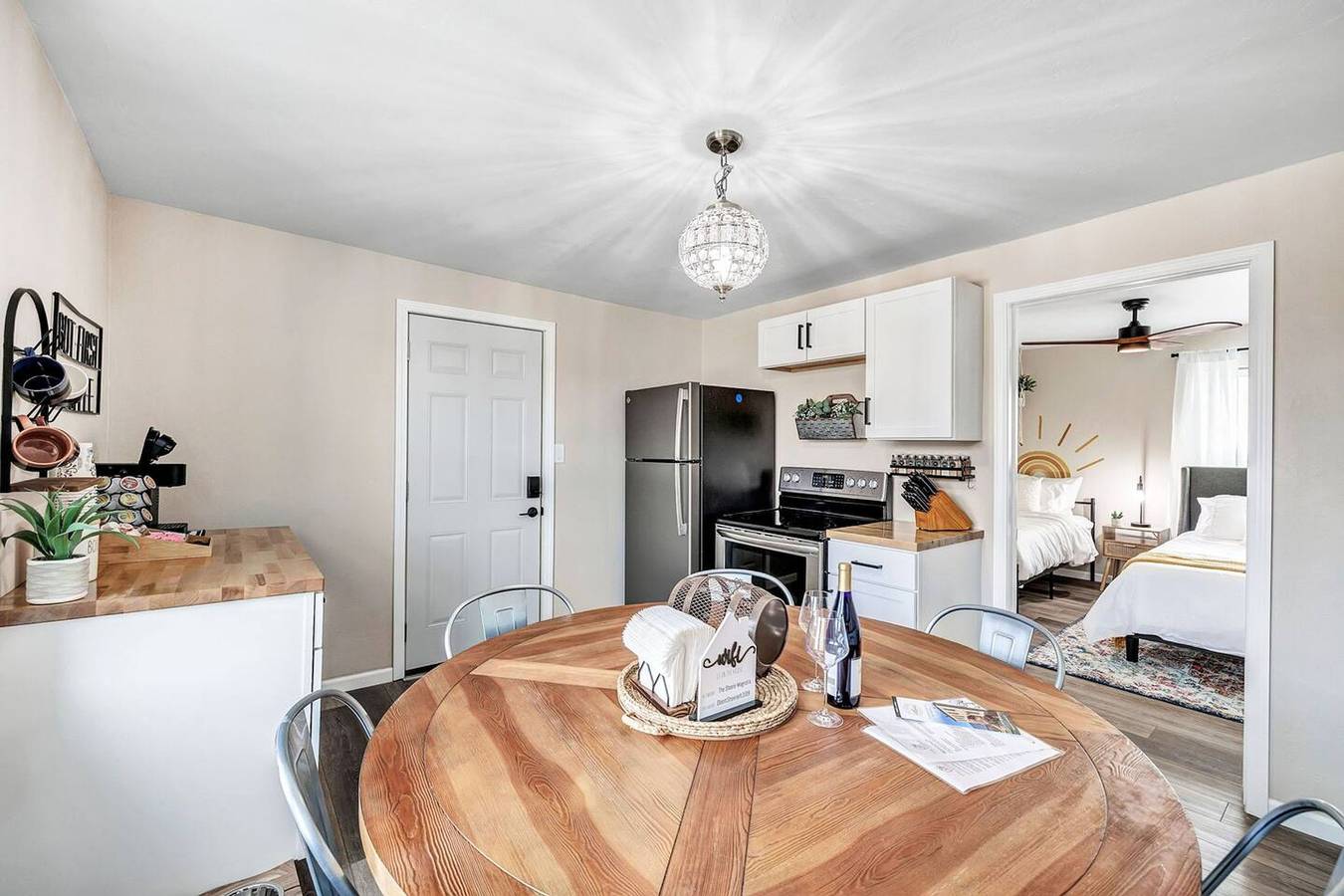 Apartamento entero, Across the street from Von Stiehl-Newly Renovated! in Algoma, Condado de Kewaunee