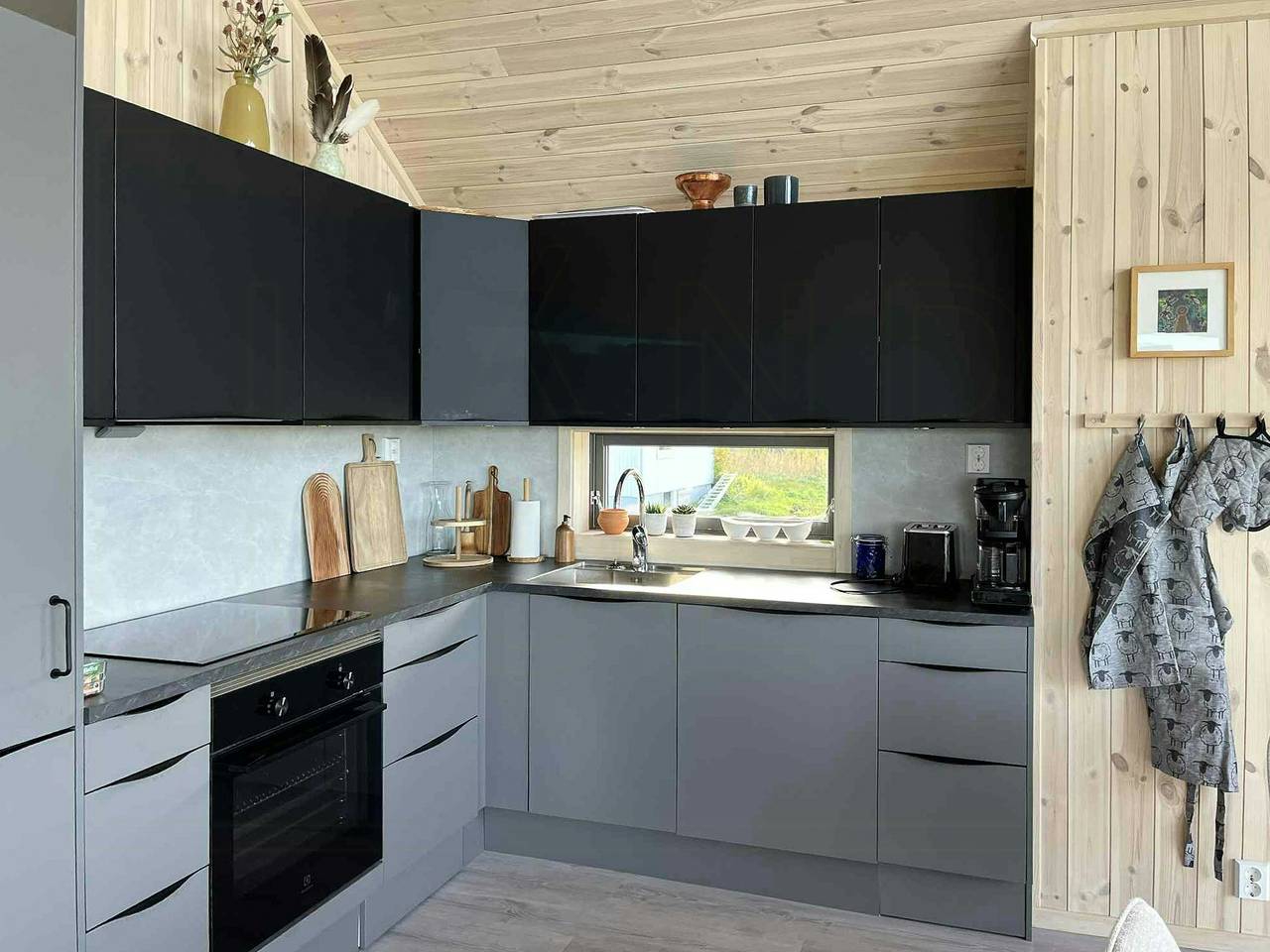 Nybygget hytte med nordlys på Andøya in Andøy