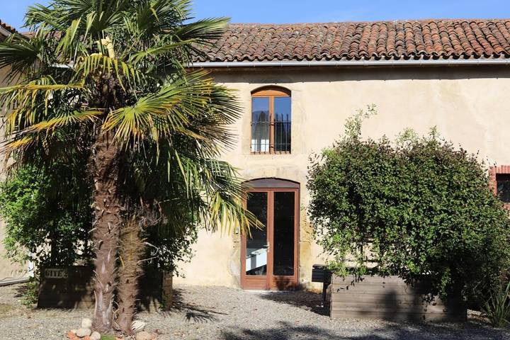 Location de vacances pour 2 personnes, avec bassin pour enfant et vue ainsi que piscine et jardin, animaux acceptés à Madiran - 3