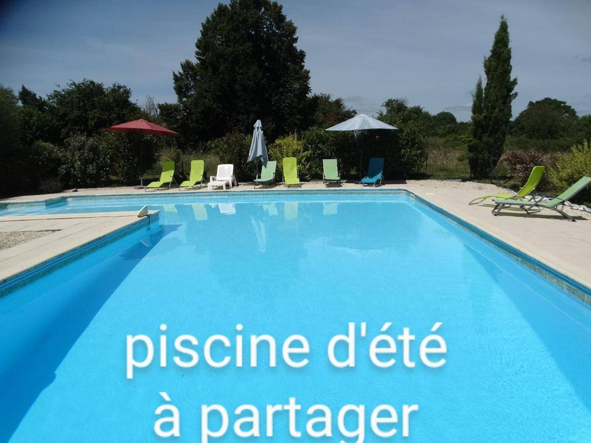 La Petite Grange gîte climatisé plain-pied 3 chambres 5 personnes 2 toilettes, parking, Wifi, piscine d'été chauffée à partager, Animaux acceptés Gîte en pleine nature in Lorignac, Région de Jonzac