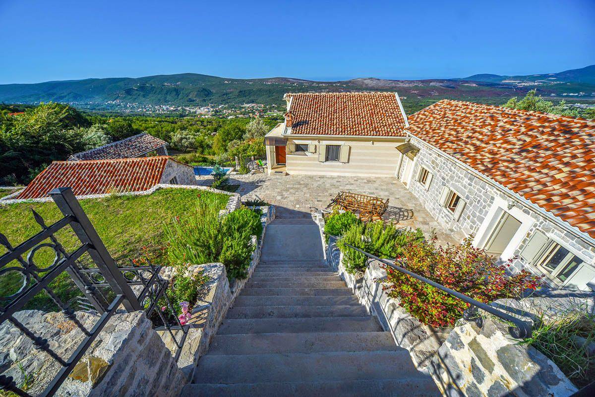 Villa voor 6 personen met terras in Opština Kotor