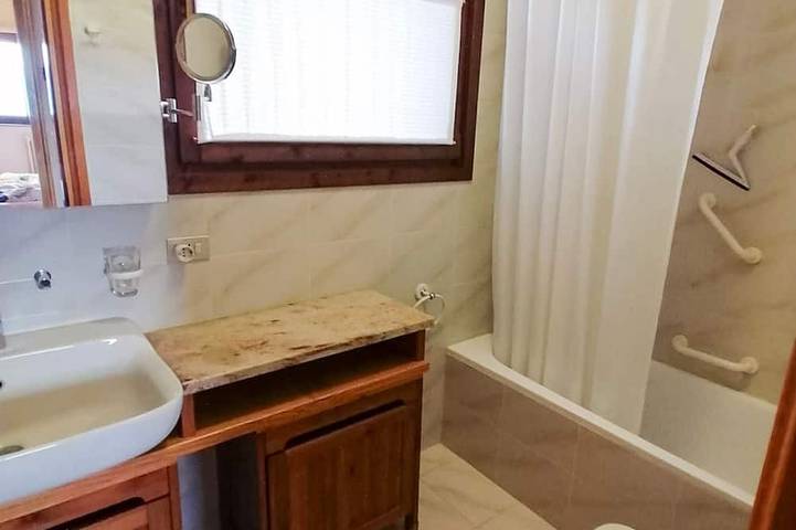 Ferienwohnung für 3 Personen, mit Balkon und Pool in Brezzo di Bedero - 3