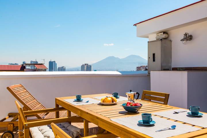 Loft per 4 persone, con Terrazza a Napoli