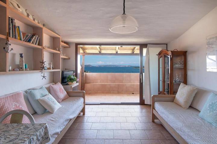 Gîte pour 6 personnes, avec Balcon et Terrasse ainsi que Jardin et Piscine dans Cala Bitta