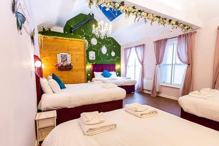 Ganze Wohnung, Apartment-Deluxe-Eigenes Badezimmer-Through the Looking Glass in Newcastle upon Tyne, Tyne and Wear