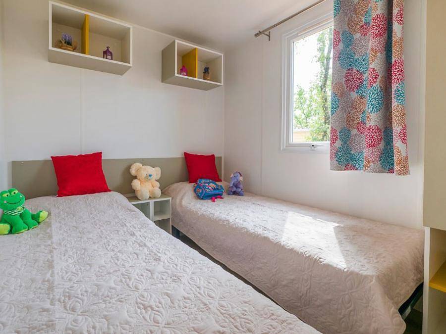 Camping Lou Souleï - Stacaravan 6 personen - Comfort Xl | 3 slaapkamers | 6 pers | Verhoogd terras | Airconditioning in Carry-le-Rouet, Istres en omgeving