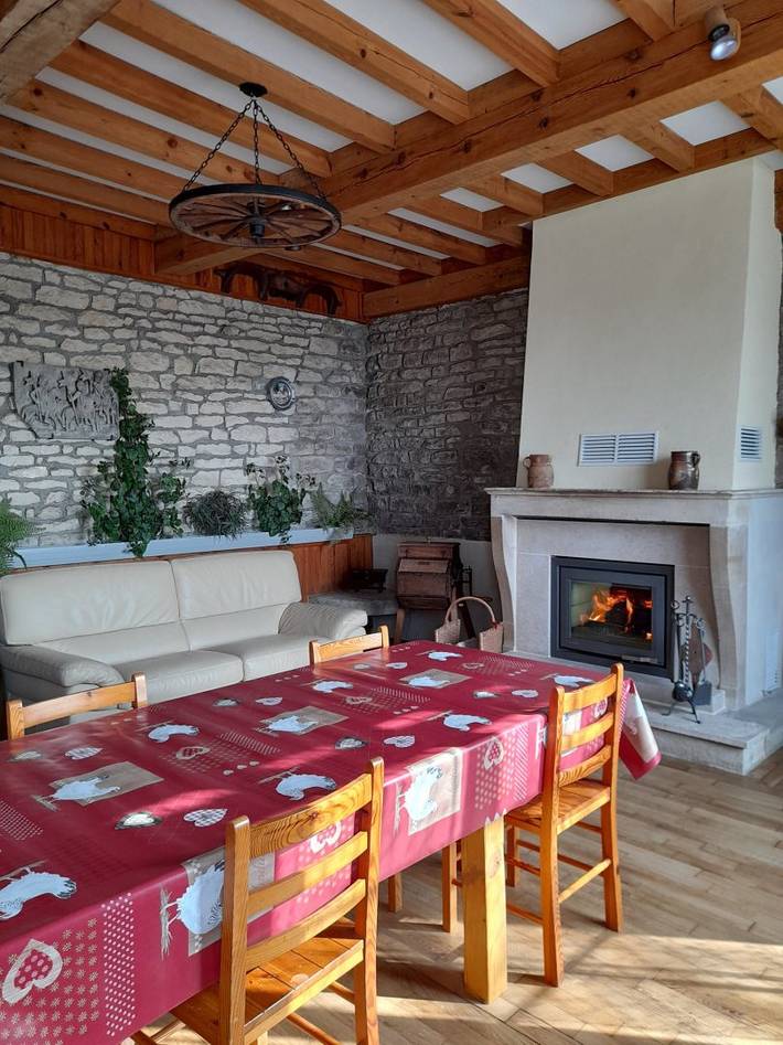 Gîte pour 4 personnes, avec terrasse et jardin à Viserny