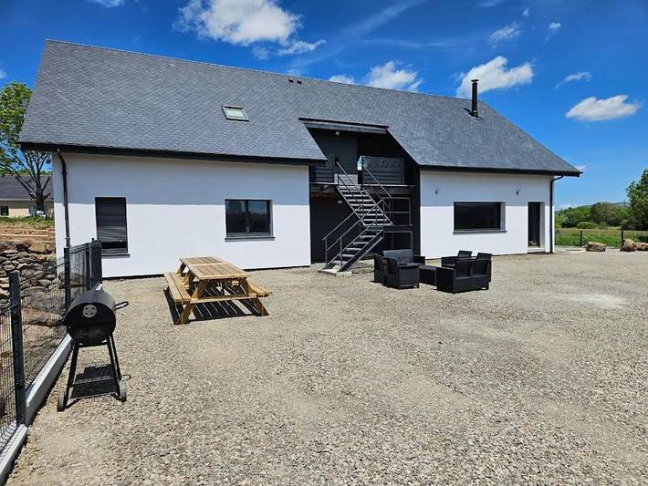 Location de vacances pour 12 personnes, avec vue et balcon à Saint-Sauves-d'Auvergne - 2