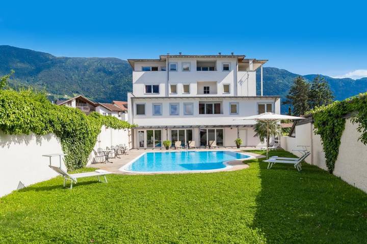 Hôtel pour 4 personnes, avec piscine ainsi que sauna et jardin à Cortina sulla Strada del Vino