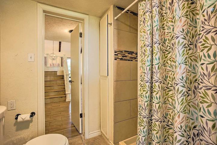 Vacation rental for 14 people, with yard in Lake Conroe