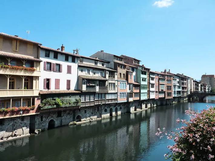 Location de vacances pour 8 personnes, avec Balcon ainsi que Terrasse et Piscine à Pont-de-Larn