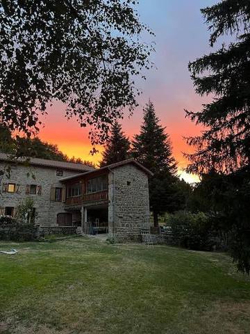 Cottage pour 16 personnes, avec jardin, animaux acceptés à Viverols