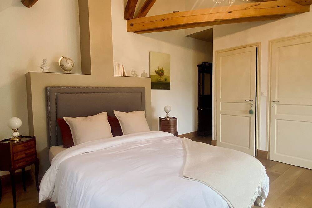 Maison Adrienne / Chambre beige Charming guest house, 4 km from Beauval Zoo in Saint-Aignan, Romorantin-Lanthenay region