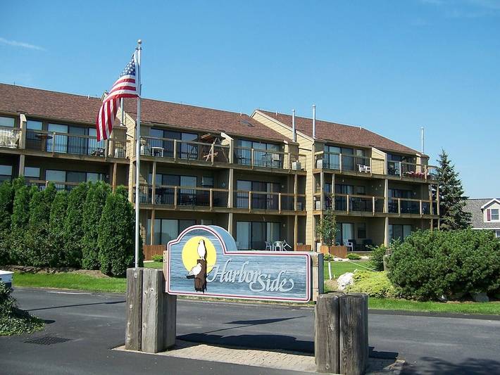 Vacation rental for 4 people, with pool and hot tub in Port Clinton