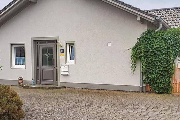 Ferienhaus für 6 Personen, mit Terrasse und Garten in Üxheim