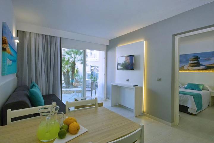 Bungalow für 4 Personen, mit Ausblick und Garten sowie Pool auf Ibiza - 3
