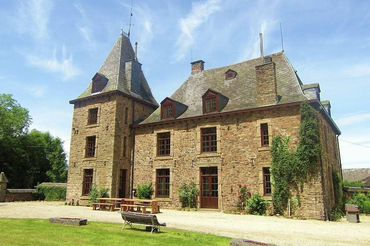 Schloss für 14 Personen, mit Terrasse und Garten sowie Pool und Sauna