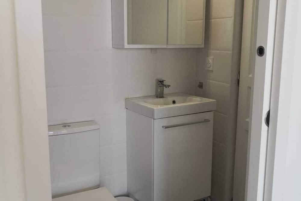 Appartamento intero, Modern studio with magnificent sea view in a quiet, leafy setting in Furiani, Capo Corso