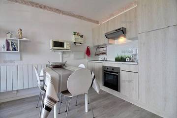 Gîte pour 4 personnes, avec terrasse dans Piscine Agora