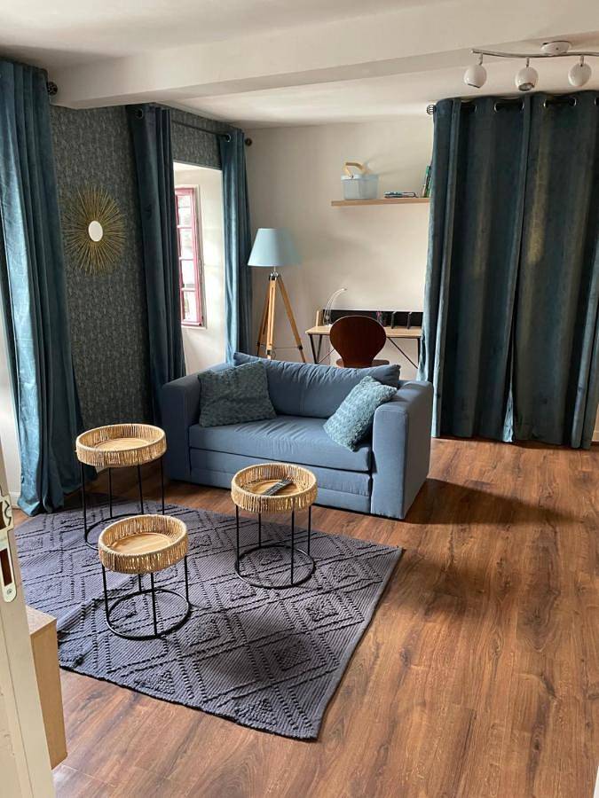 Appartement entier, One-Bedroom Apartment in Salies-de-Béarn, Béarn
