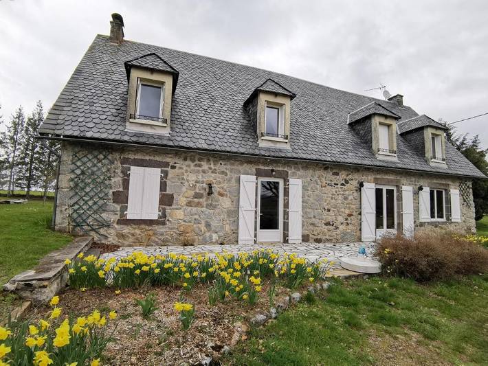 Maison d’hôte pour 2 personnes, avec piscine ainsi que vue et terrasse