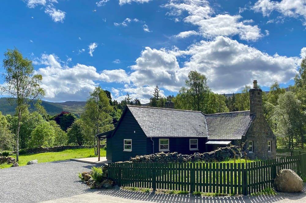 Littleton Cottage in Ballater, Cairngorms National Park