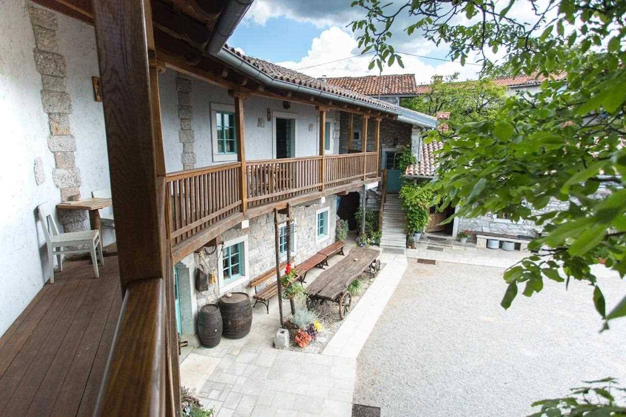 Ganze Wohnung, Ferienwohnung für 3 Personen mit Terrasse in Zizan, Slowenien