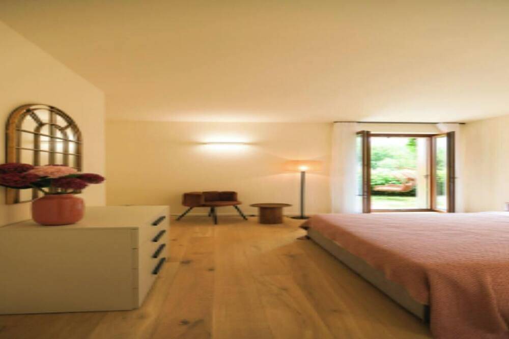 Modern Elegance with Stunning Mountain & Partial Lake Views in Menaggio, Commune de Menaggio