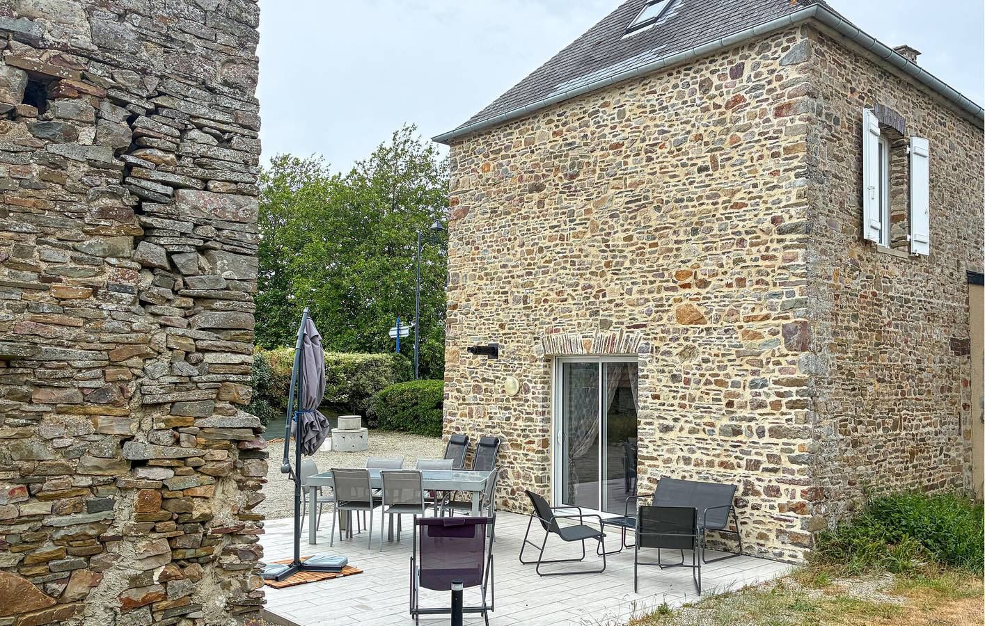 Acogedor apartamento de 2 dormitorios cerca de la costa y del centro de la ciudad, con jardín y wifi in Saint-Germain-sur-Ay, Coutances y alrededores
