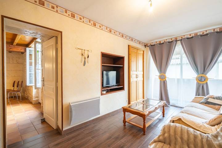 Casa de vacaciones 'La Maison Charentaise' con terraza privada y Wi-Fi in Saint-Simon-de-Pellouaille, Saintes region