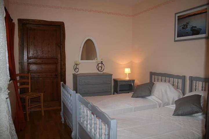 Gîte pour 12 personnes, avec jardin dans Saint-Martin-la-Sauveté - 3