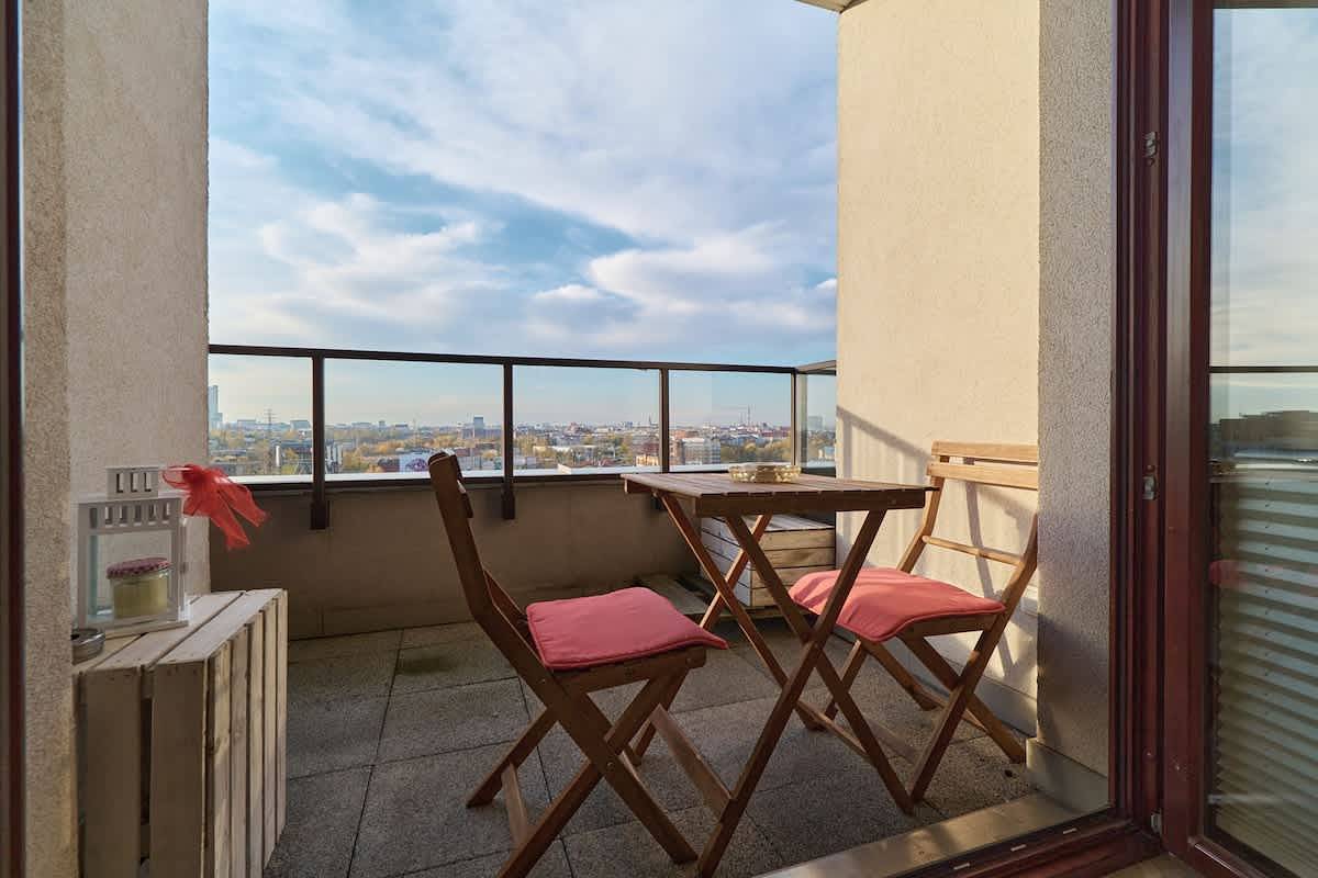 Ganze Wohnung, Bright Apartment with a Balcony | Parking in Breslau, Niederschlesien
