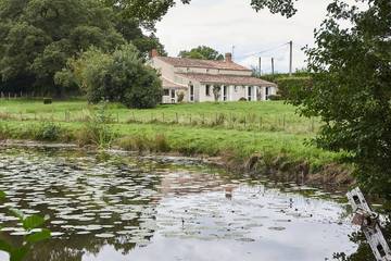 Gîte pour 10 personnes, avec terrasse et piscine à Saint-Vincent-sur-Graon