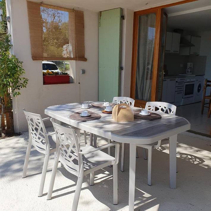 Location de vacances pour 4 personnes, avec jardin ainsi que vue et piscine à Saint-Martin-d'Ardèche - 2