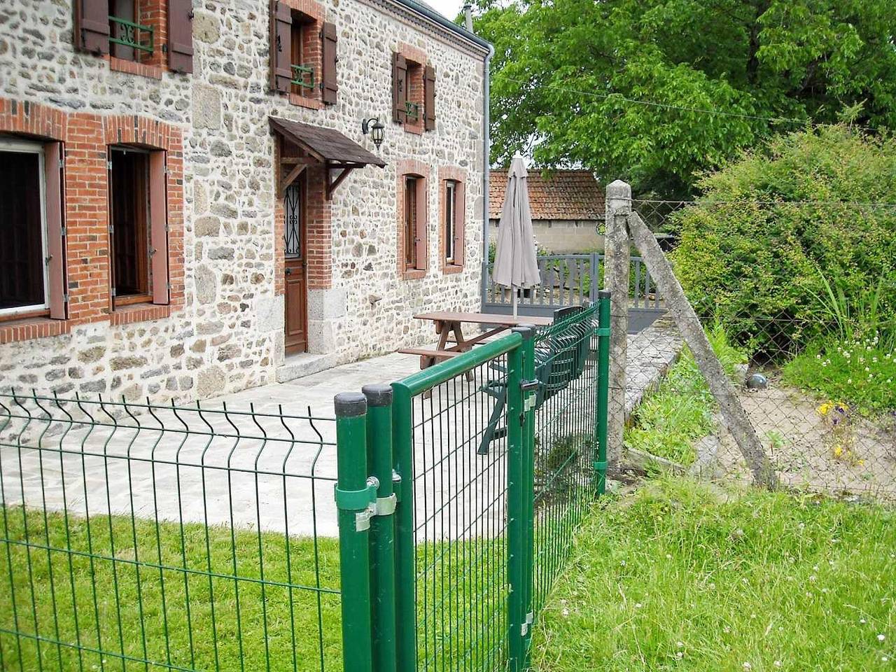 Gîte de la Rochette (23G824) in Ladapeyre, Région de Guéret