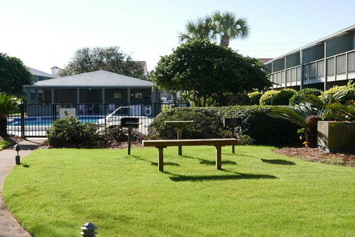 Vacation rental for 4 people, with pool and yard in Seagrove Beach